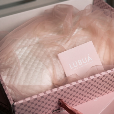 LUBUA 10022-001 Подушка эргономичная LUBUA Darli П501, молочная